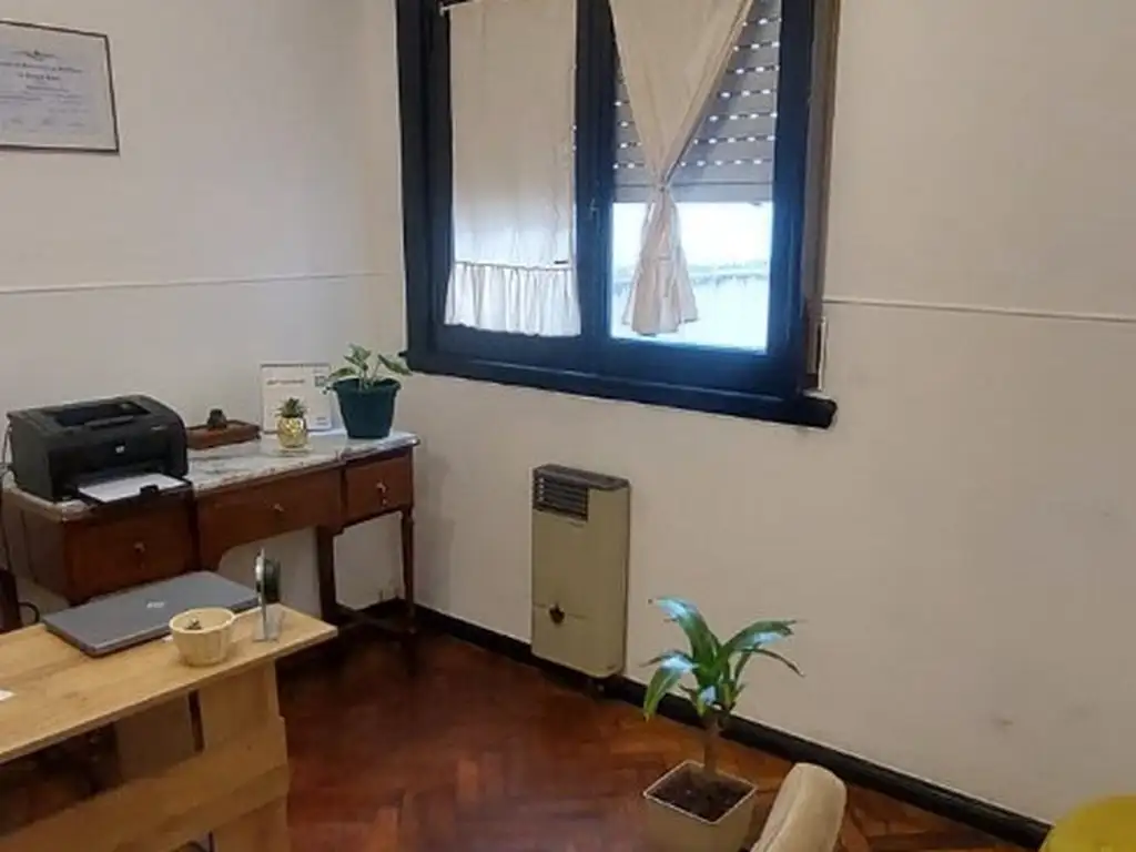 Oficina 3 amb con baño propio. Zona estrategica  . Se vende con excelente renta