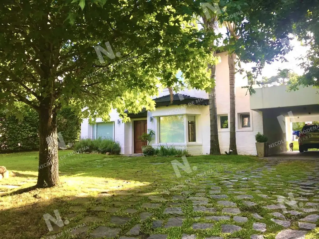 Casa en venta, en excelente ubicación