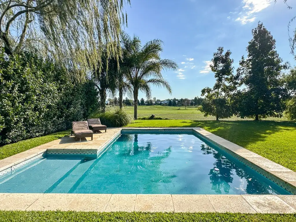 CASA EN VENTA AL GOLF SAN ISIDRO LABRADOR VILLANUEVA