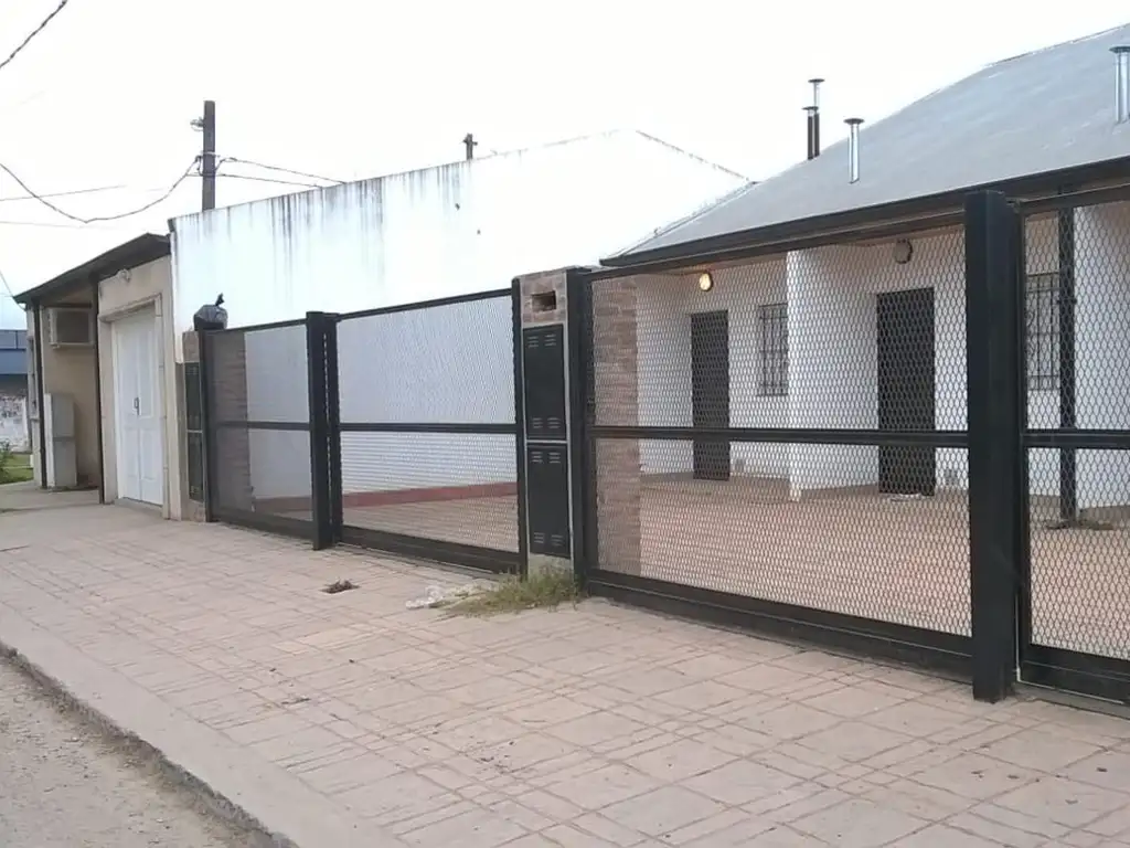 VENTA "OPORTUNIDAD" DE 5 DEPTOS Y CASA  EN GRAL RODRIGUEZ