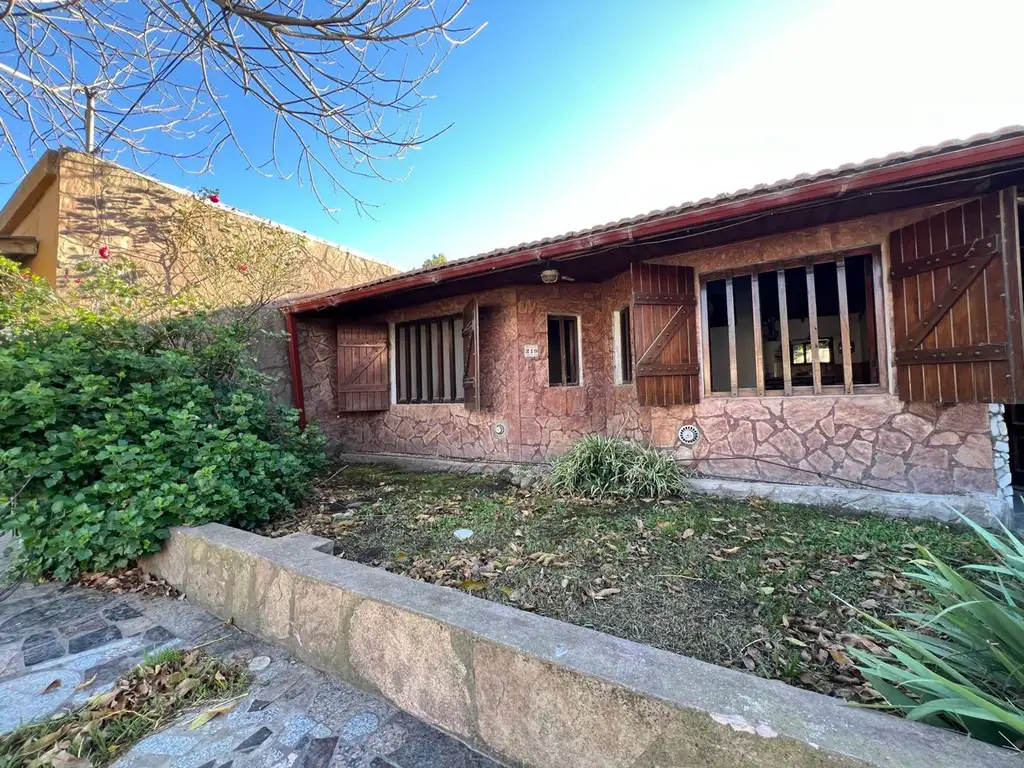 VENTA CASA 4 AMB 2 CUADRAS DEL MAR SANTA CLARA