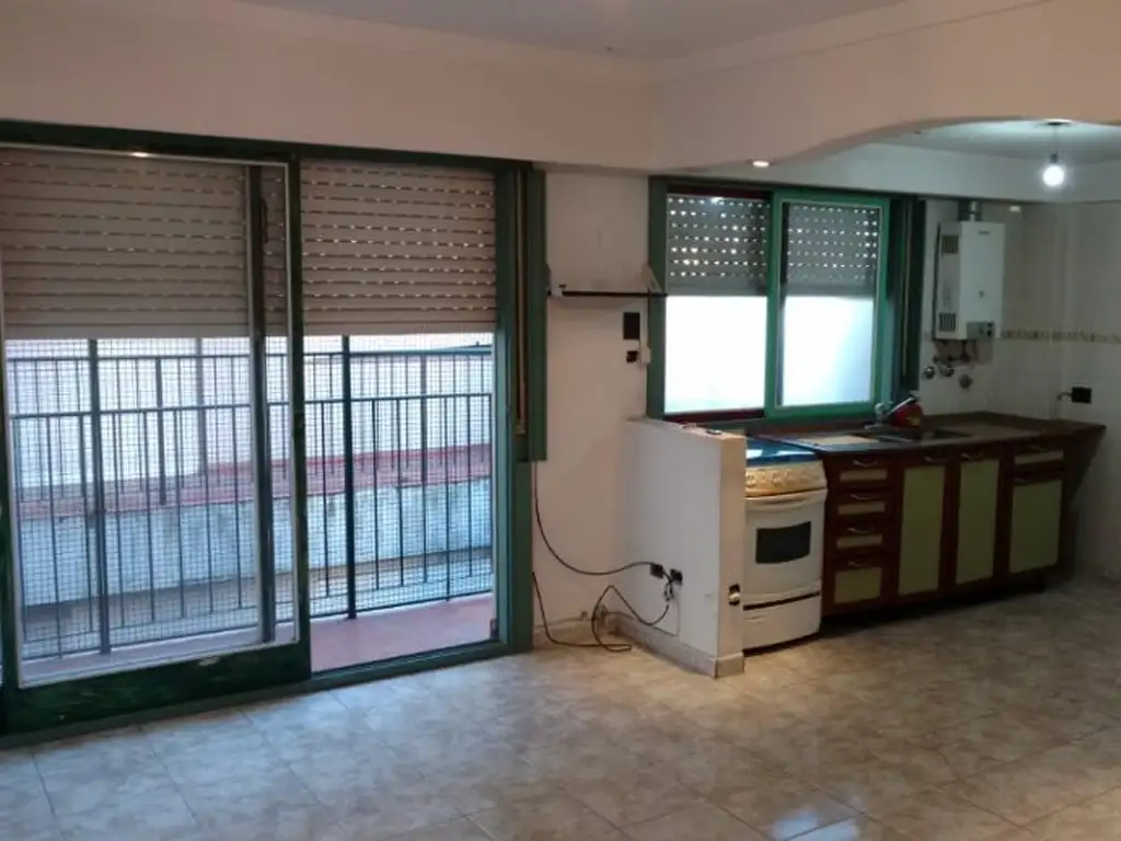 Departamento 3 Ambientes Contrafrente en Venta - Castelar Centro