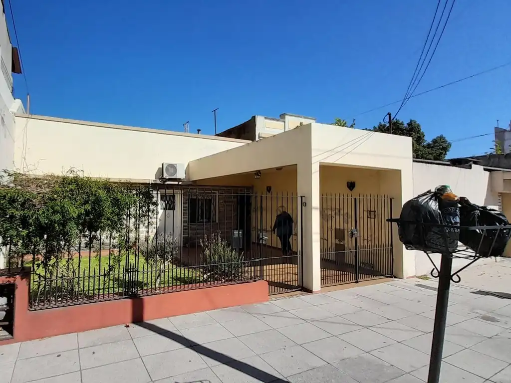 CASA EN VENTA - PRINGLES AL 1300, LANÚS ESTE - US$ 155.000 -