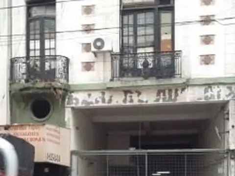 Amplia Cochera en venta calle Austria al 2000 e/Juncal y Berutti