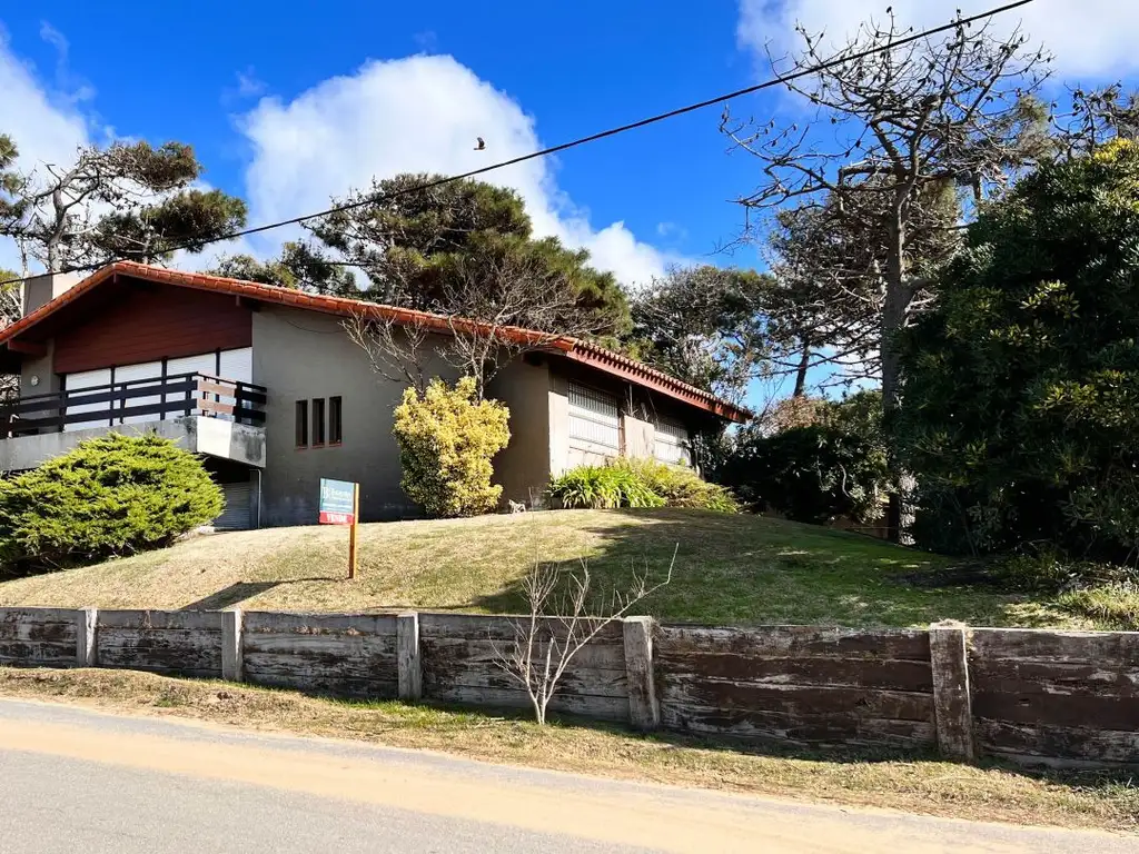 Casa - Alquiler temporario - Argentina, Pinamar - Av. Libertador 2800