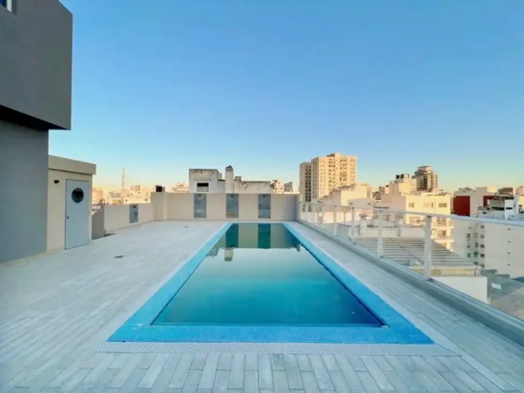 Piso Alto - 3 amb/2 Suites y Dep (156 m2)- GRAN Balcón Terraza c/ parrilla - Full amenities. Cochera