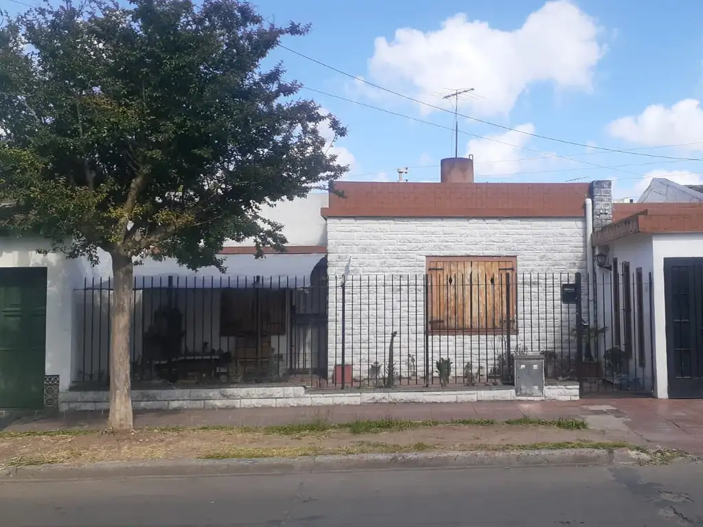 Casa de 4 ambientes en pleno Barrio Marina