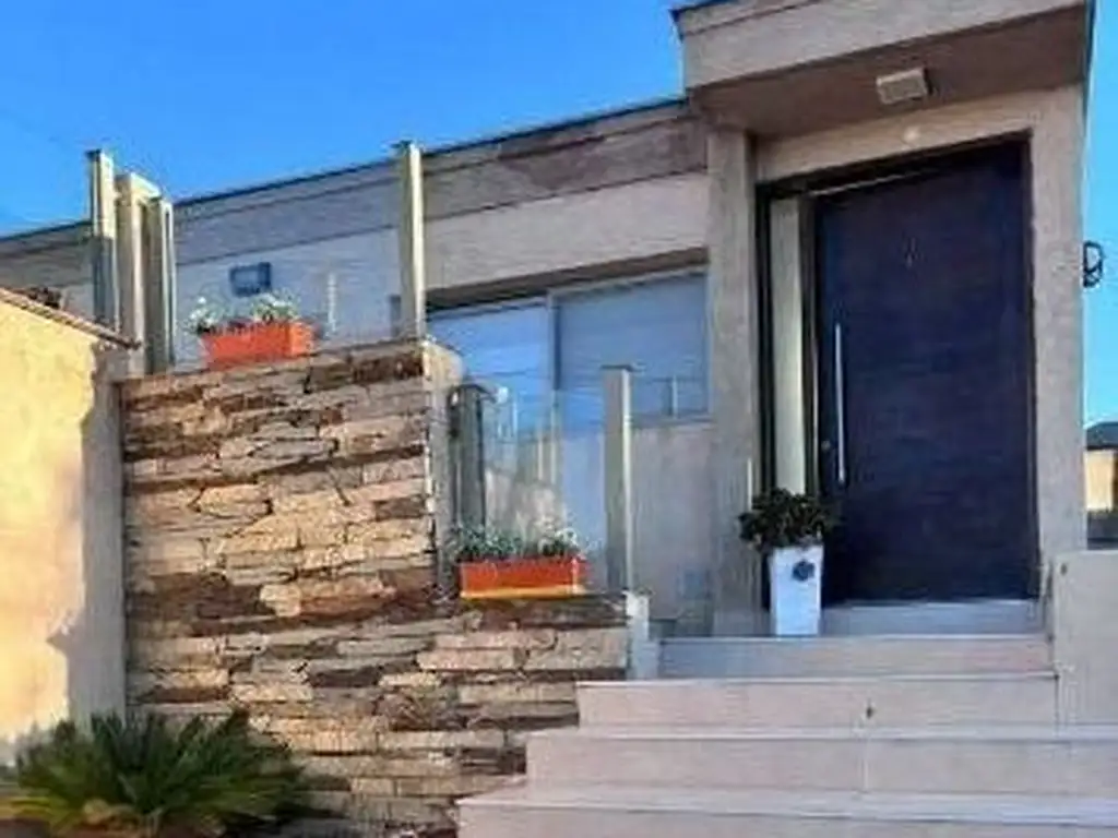 CASA EN VENTA - BARRIO SEMI PRIVADO NUEVAS QUINTAS