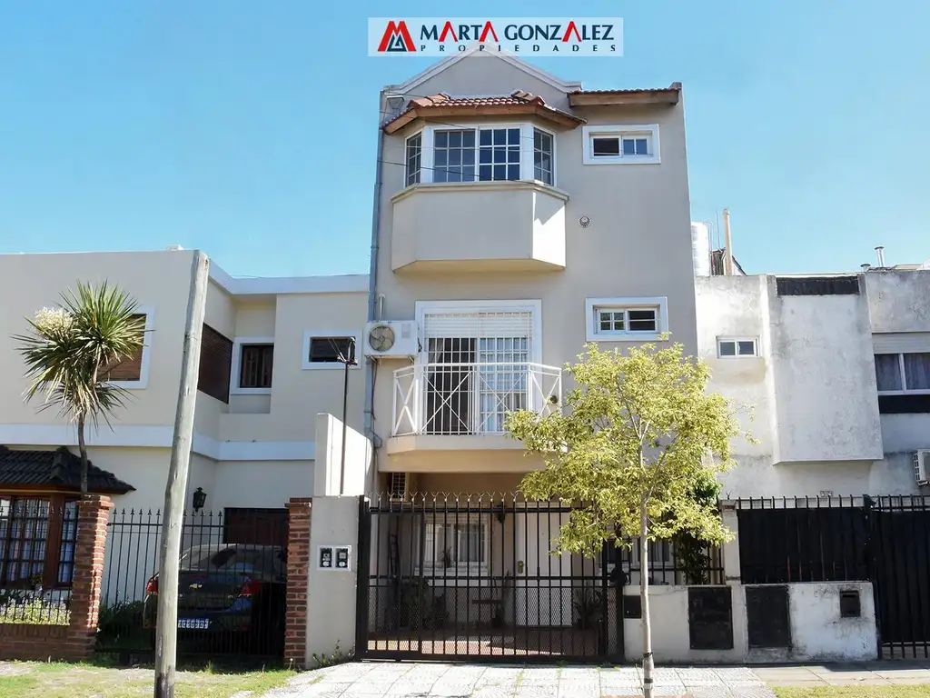 VENTA. TRIPLEX. BARRIO GUEMES