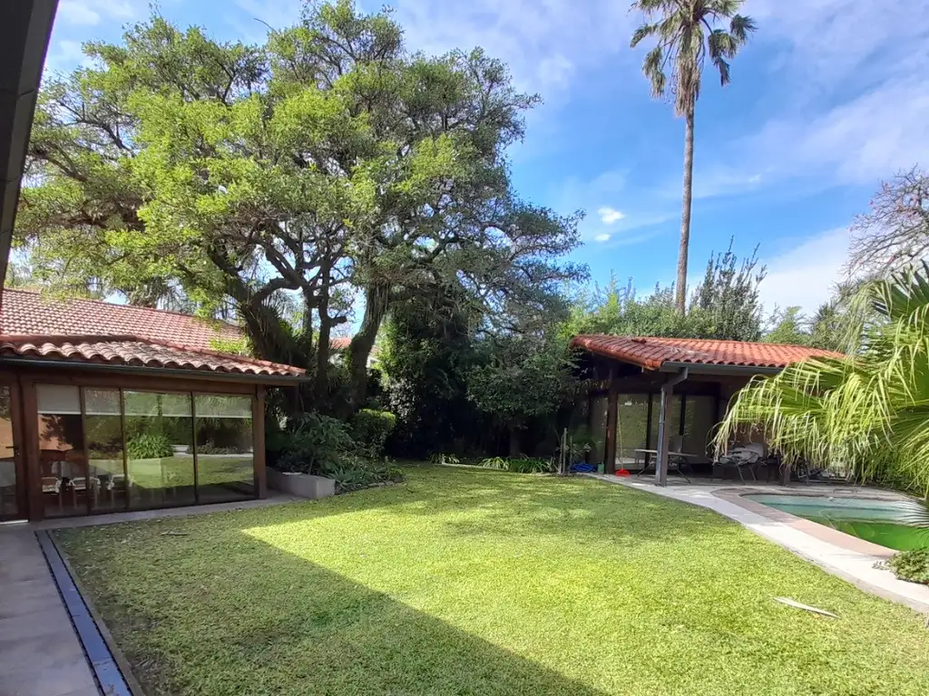 HERMOSA CASA EN BARRIO PARQUE CORNELIO SAAVEDRA