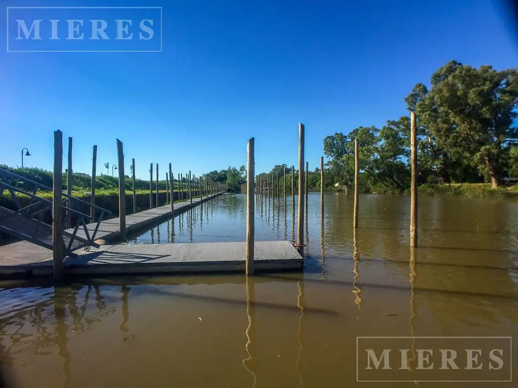 Muy lindo lote con vista al agua de 405m con orientación Noreste! Vila Marina II