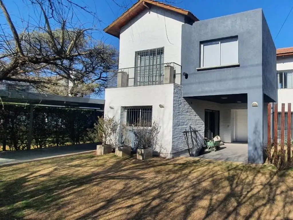 EXCELENTE PROPIEDAD EN VILLA ALLENDE - 3 DORMITORIOS - ESCRITORIO - QUINCHO - PILETA