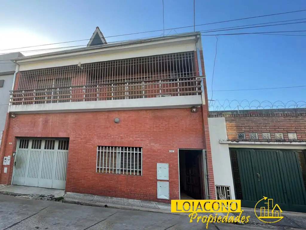 Galpón con oficinas en venta - Pje. Málaga al 5600 - Loiacono Propiedades