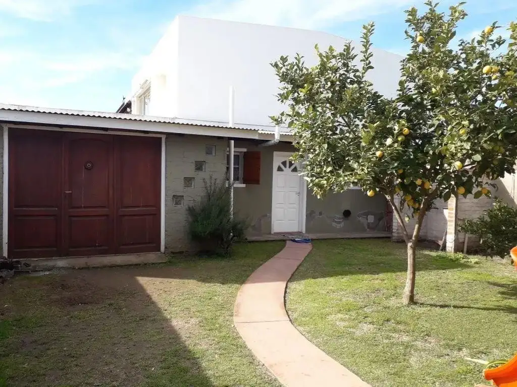 Casa en venta - 3 dormitorios 2 baños - Cocheras - 300mts2 - Necochea