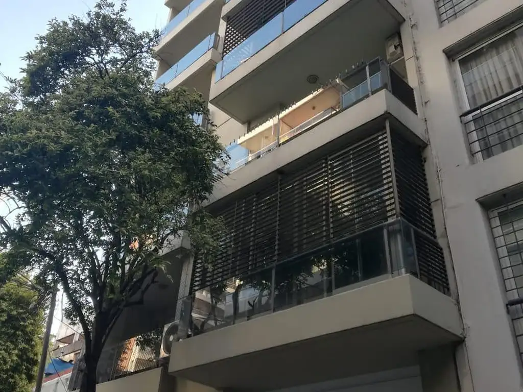 VENTA AMPLIO DEPARTAMENTO UN DORMITORIO ZONA RÍO Y OROÑO