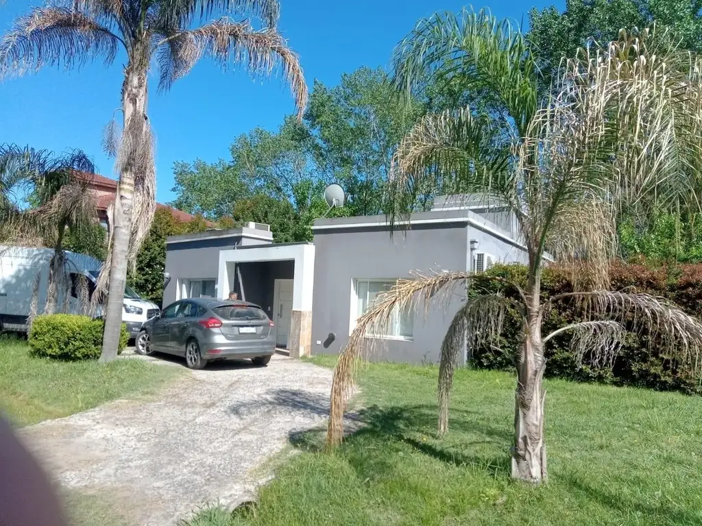 Casa en  Barrio "Los tres Coniles"