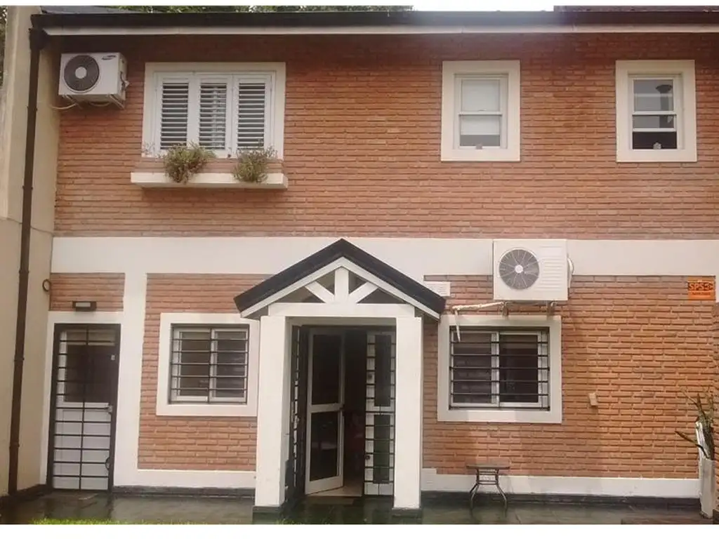 Casa 240m2 (3) Dorm amplios s/Lote 8,66x32 C/Quincho