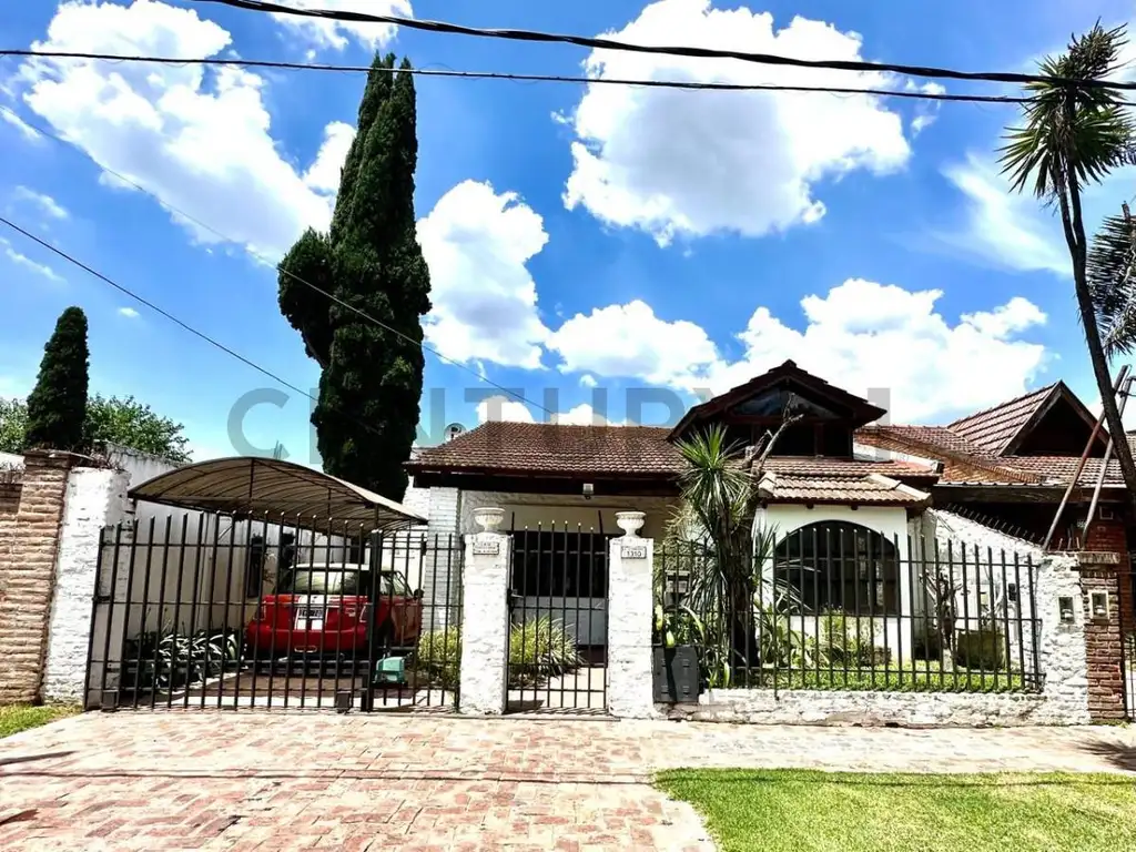 Venta de Casa 4 AMBIENTES en Villa Udaondo, Ituzaingó PARQUE PILETA