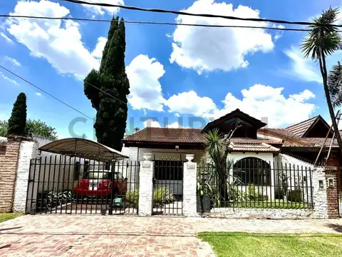 Venta de Casa 4 AMBIENTES en Villa Udaondo, Ituzaingó PARQUE PILETA