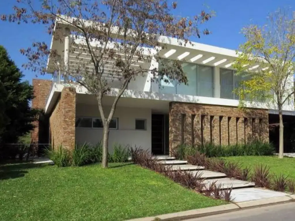 Casa en venta y alquiler en Santa Bárbara