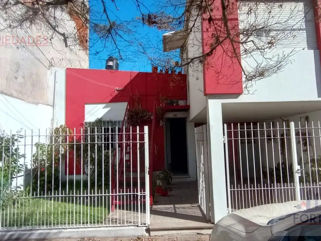 Casa en  venta con 2 monoambientes