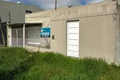 CASA EN VENTA - LA PLATA