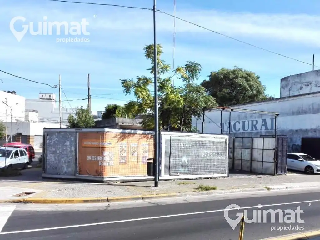 GRAN ESQUINA  CON SALIDA A 3 CALLES!