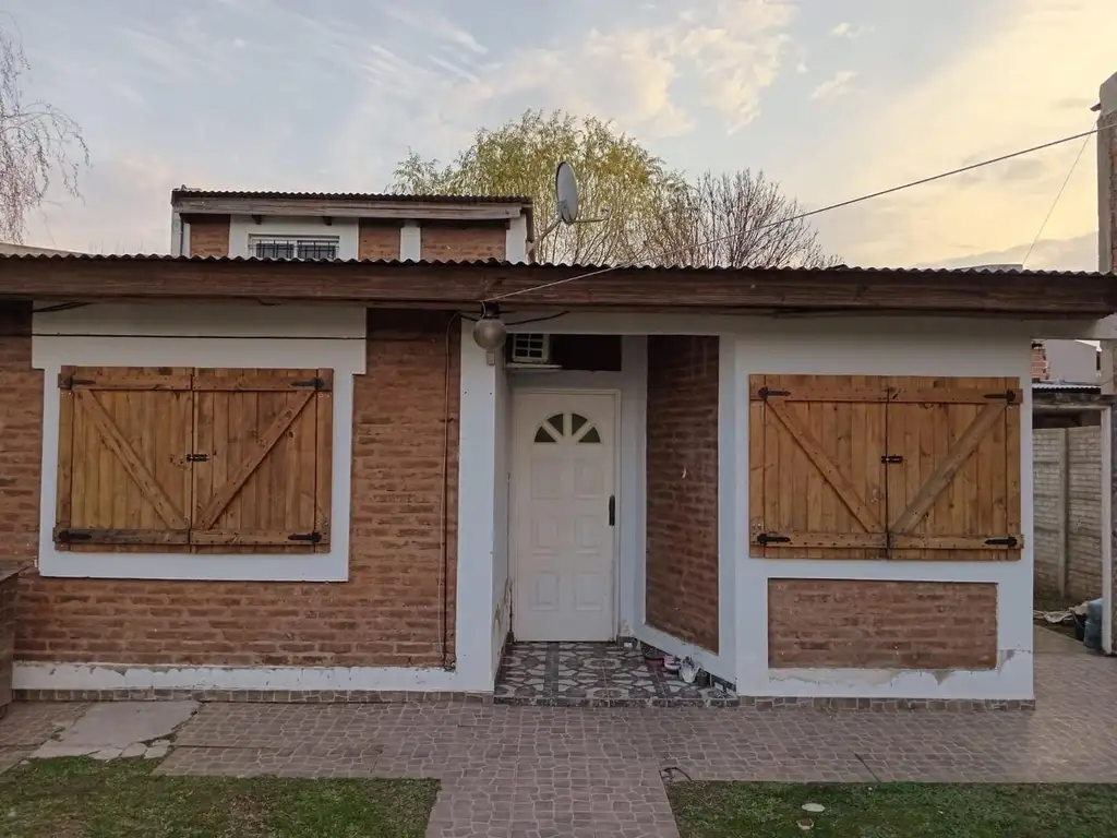 Venta de casa cerca del centro - San Vicente