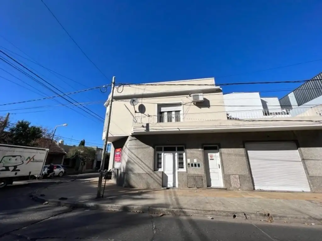 VENTA DEPTOTIPO CASA  TRES AMBIENTES C/ PATIO. APTO CREDITO.