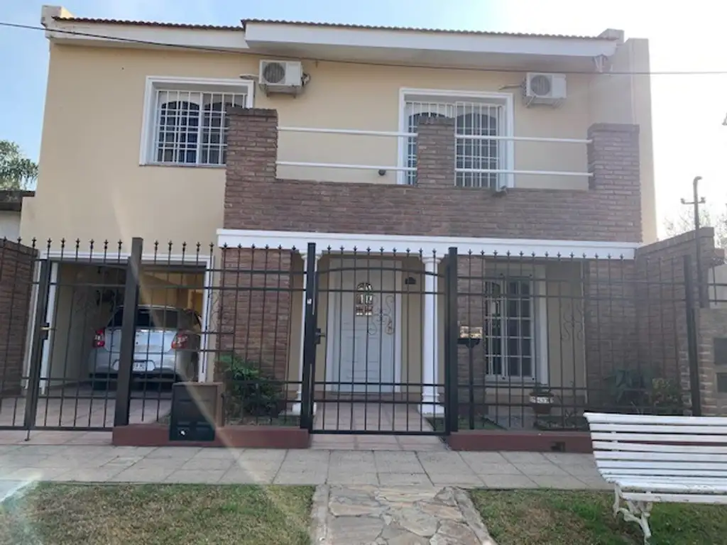 CASA 3 DORMITORIOS - LOS AROMOS 500 GRANADERO BAIGORRIA