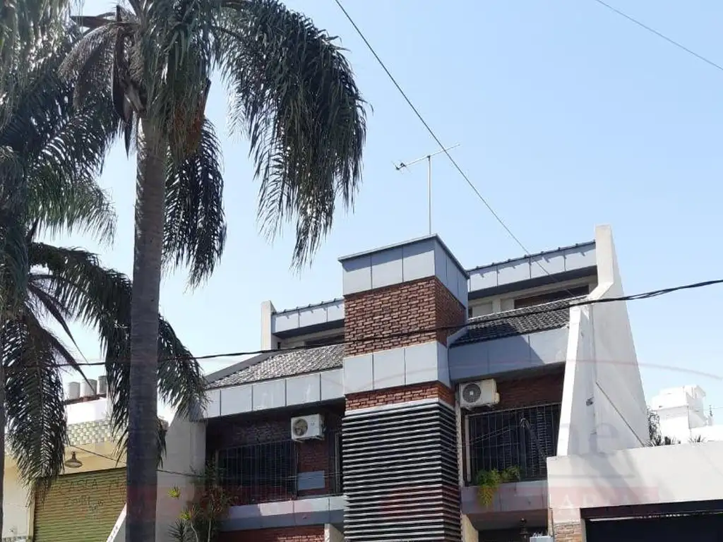 CASA 7 AMBIENTES EN EXCELENTE ESTADO EN LOMAS DEL MIRADOR