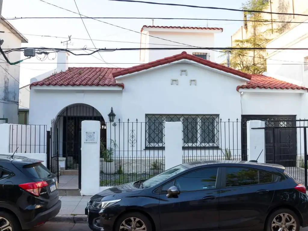 Casa de 5 amb.  sobre lote de 578 m2 ideal para vivienda , consultorios o eventos. Nuevo Valor