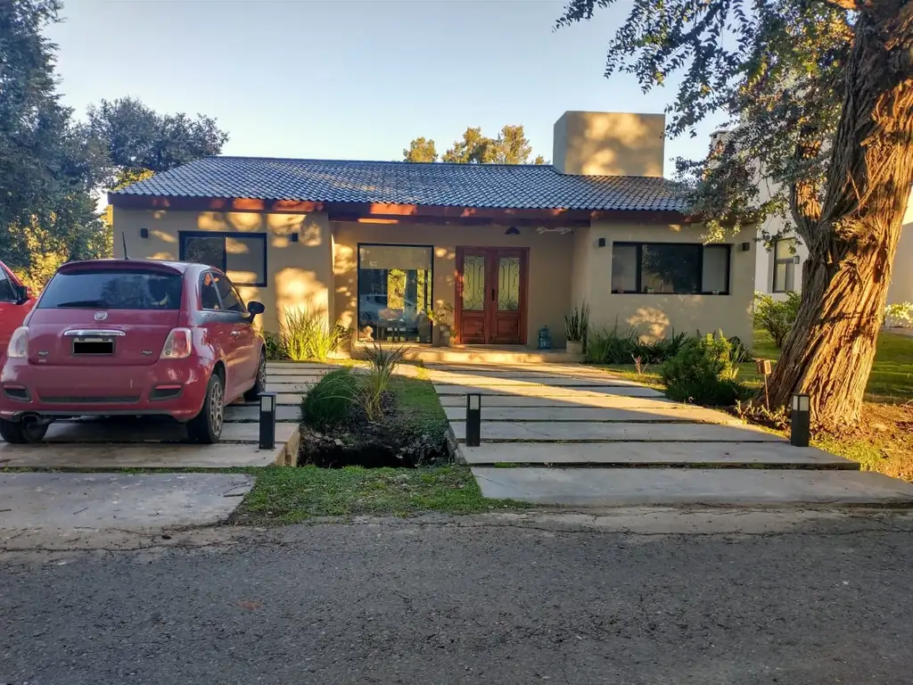 Excelente Casa en Una Planta, 200 m Construidos Sobre 900 m de Lote