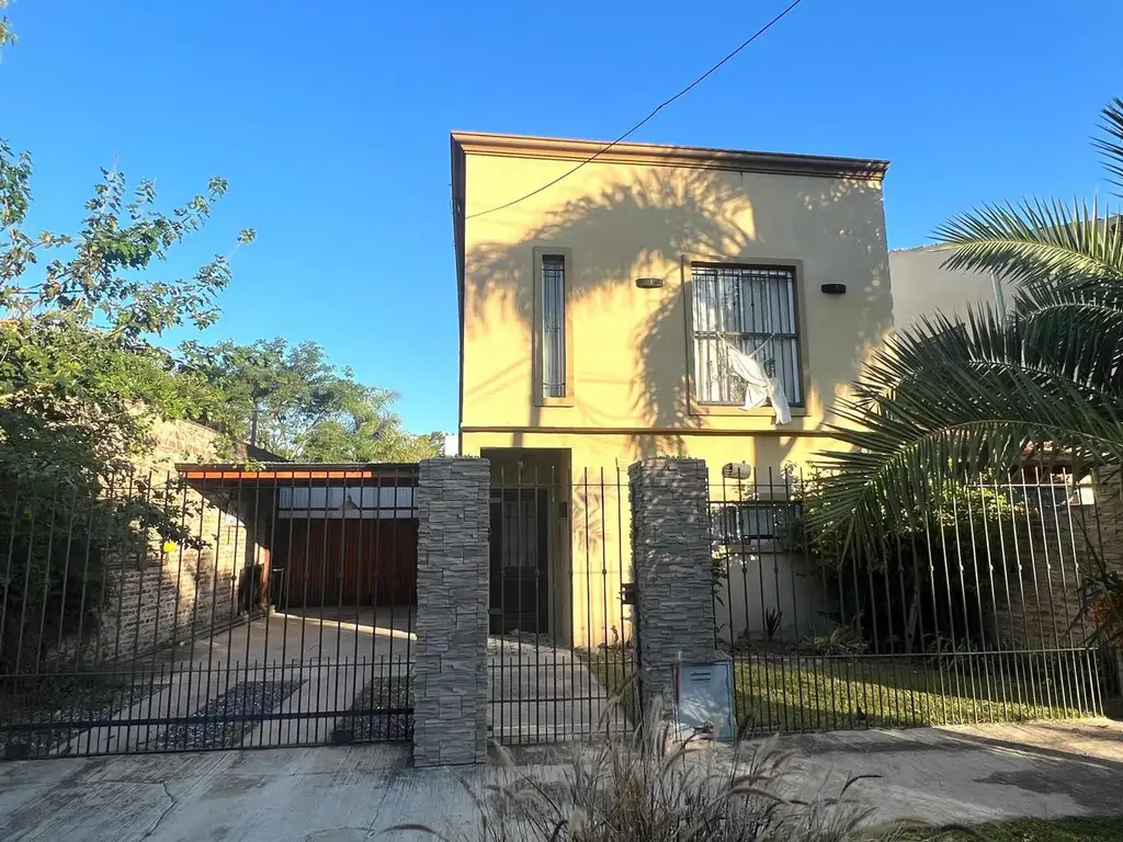 Casa con parque en venta en Ituzaingo