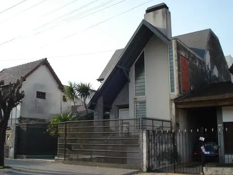 CASA. CERRITO 1900 RAMOS MEJIA.