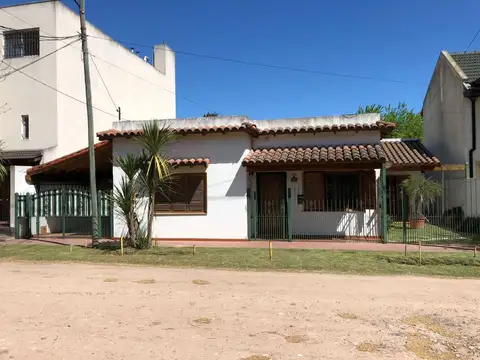 Casa - Venta - Argentina, Berazategui - CALLE 360 323