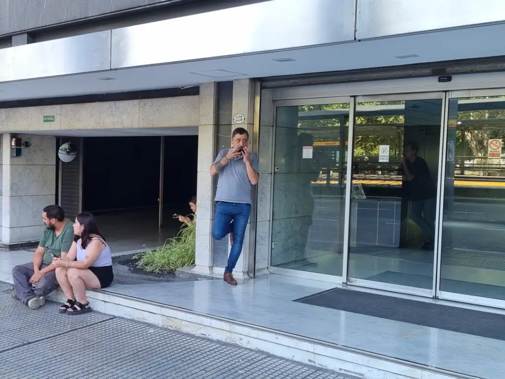 Edificio de oficinas Ariel del Plata (Paseo Colon al 200), Frente excelente vista Vigilancia