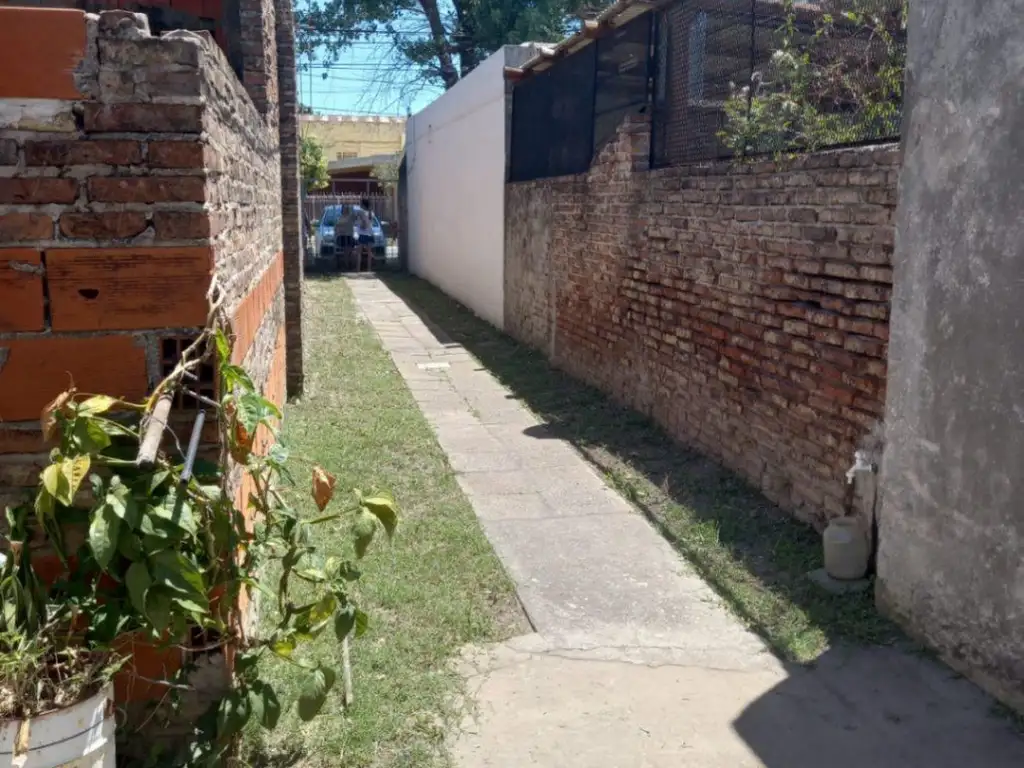 Casa en venta de 2 dormitorios c/ cochera en Tiro Suizo