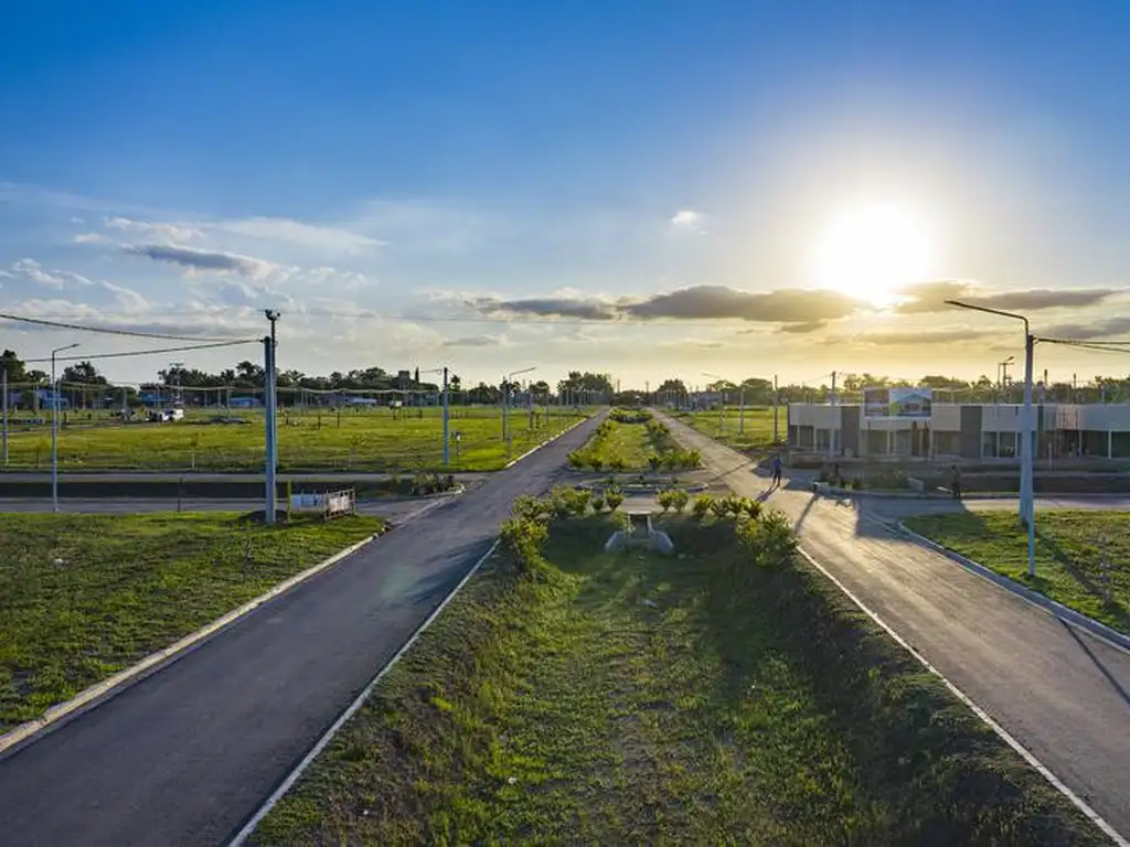 EcoPueblo Alvear - Todos los servicios - Terreno Comercial sobre avenida