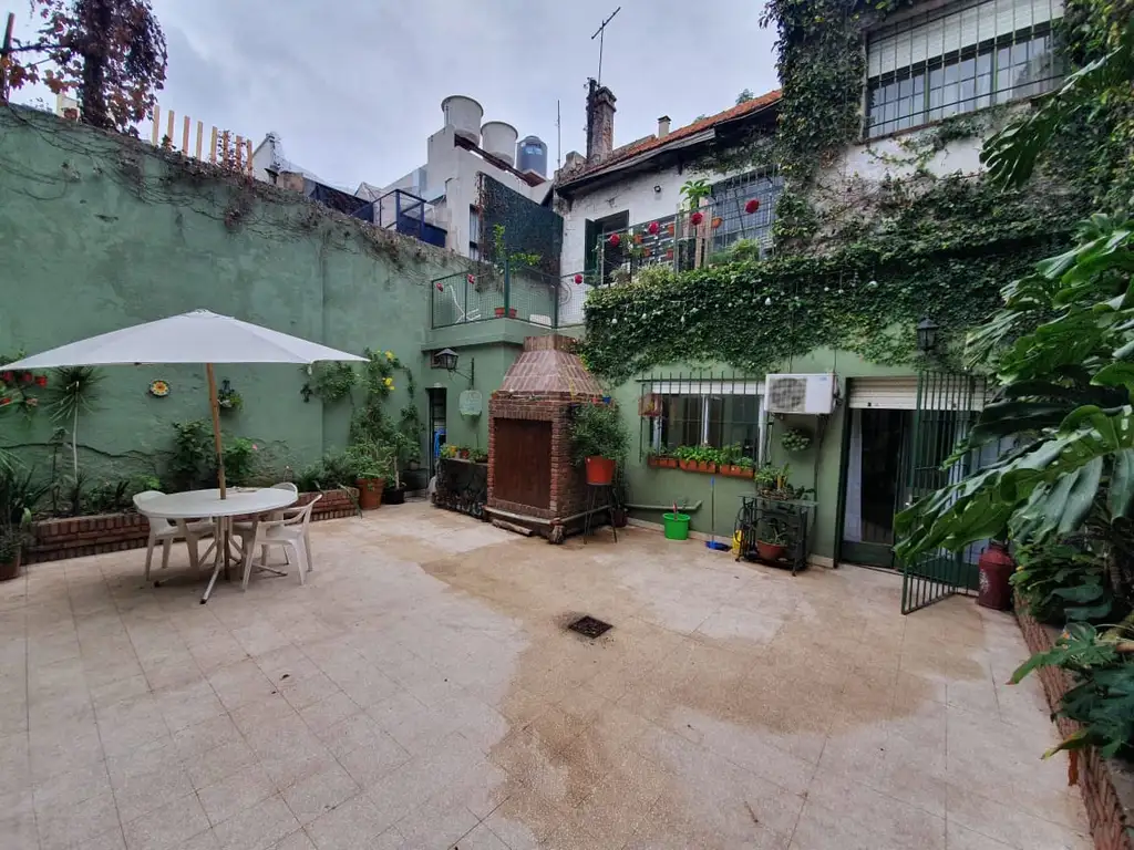 HERMOSA CASA DE 4 AMBIENTES CON GRAN PATIO, TERRAZA Y PARRILLA,COMODOS AMBIENTES Y GARAGE