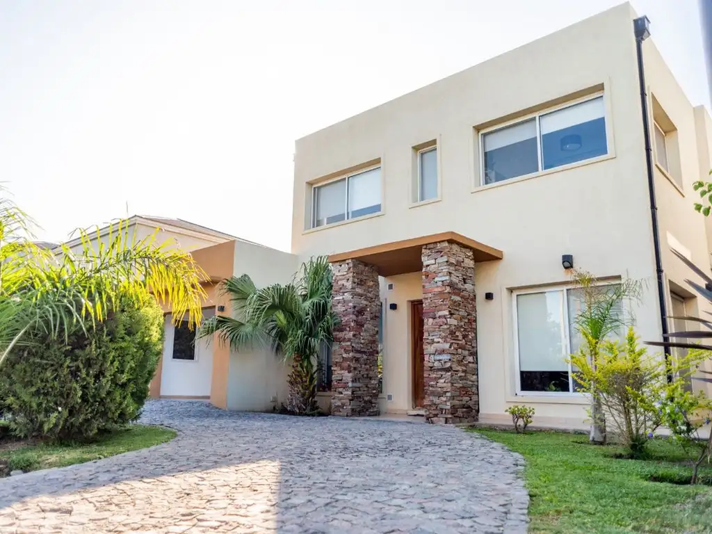 VENTA CASA   HUDSON 4 AMB. c/ PILETA