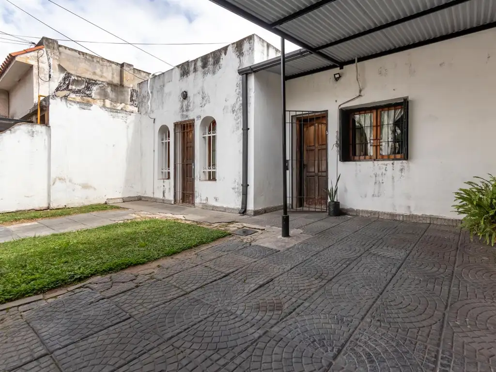 Casa en venta con gran terreno en  Barrio Saladillo, Rosario