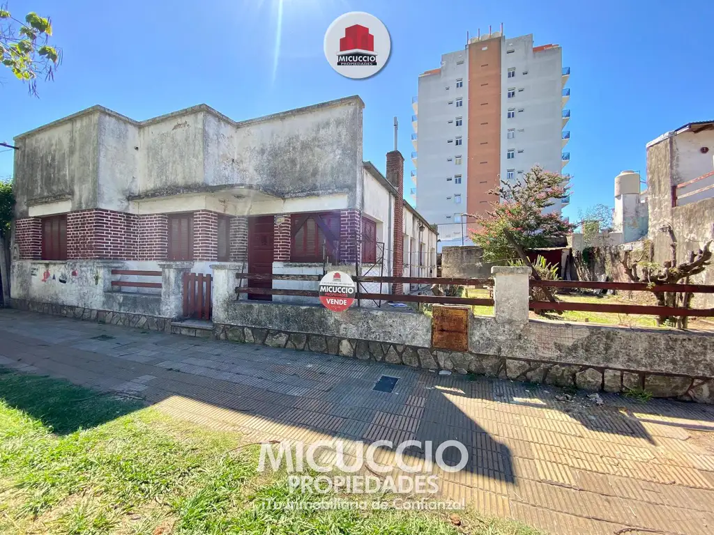 Lote con casa en venta, Travi 623 entre Asborno y Mitre, Escobar centro