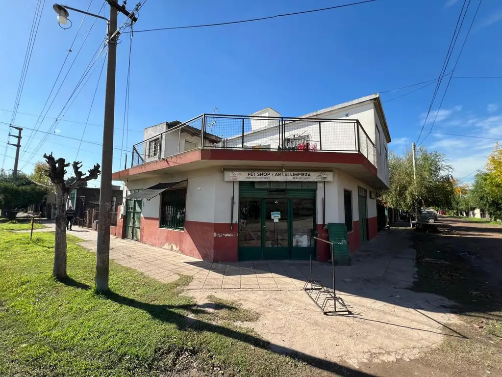 DEPARTAMENTO TIPO CASA EN PLANTA ALTA CON LOCALES