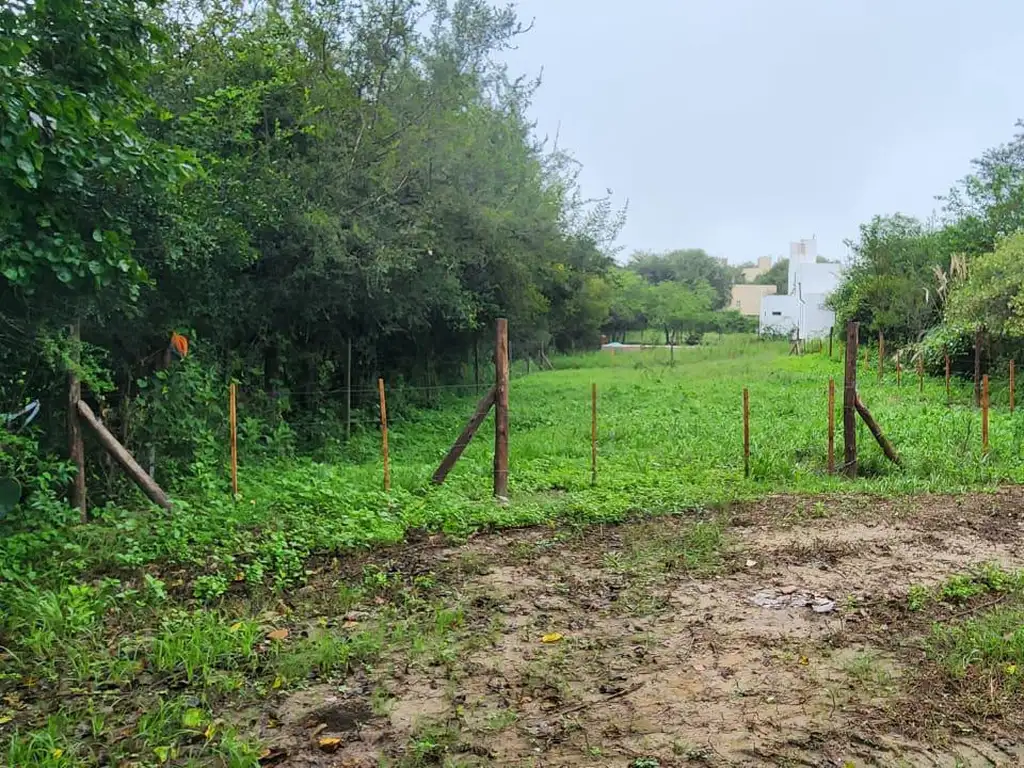 VENDO TERRENO EN PRADO DE LA RIVER. AGUA DE ORO