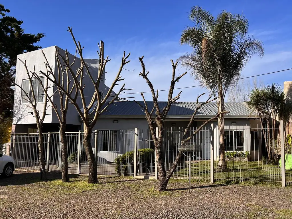 Complejo en Pueblo Liebig con piscina