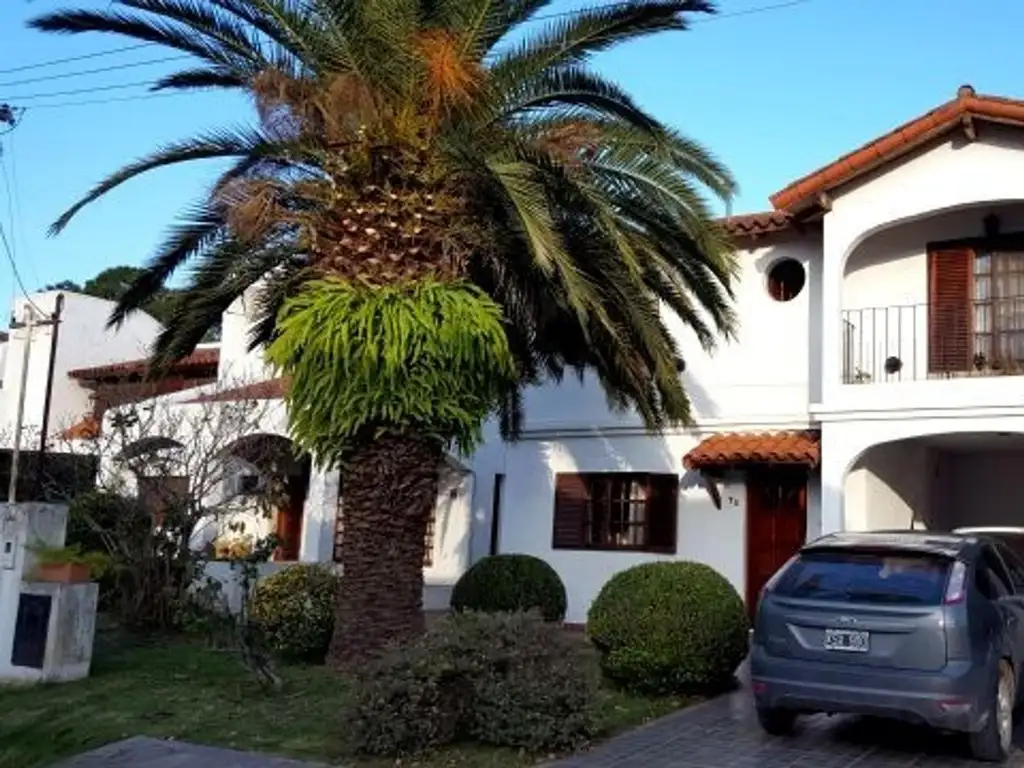 Casa en Venta 4 amb en Barrio Aranjuez con Pileta