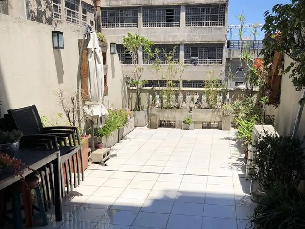 Monoambiente en venta. Terraza propia. Monte Castro