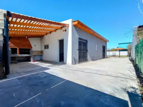 CASA VENTA PARQUE SICARDI A ESTRENAR PARQUE PILETA