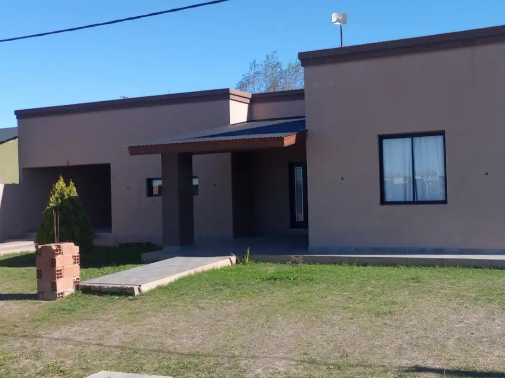 Casa en venta - 3 Dormitorios 2 Baños - Cochera - 1.155Mts2 - Carmen de Areco